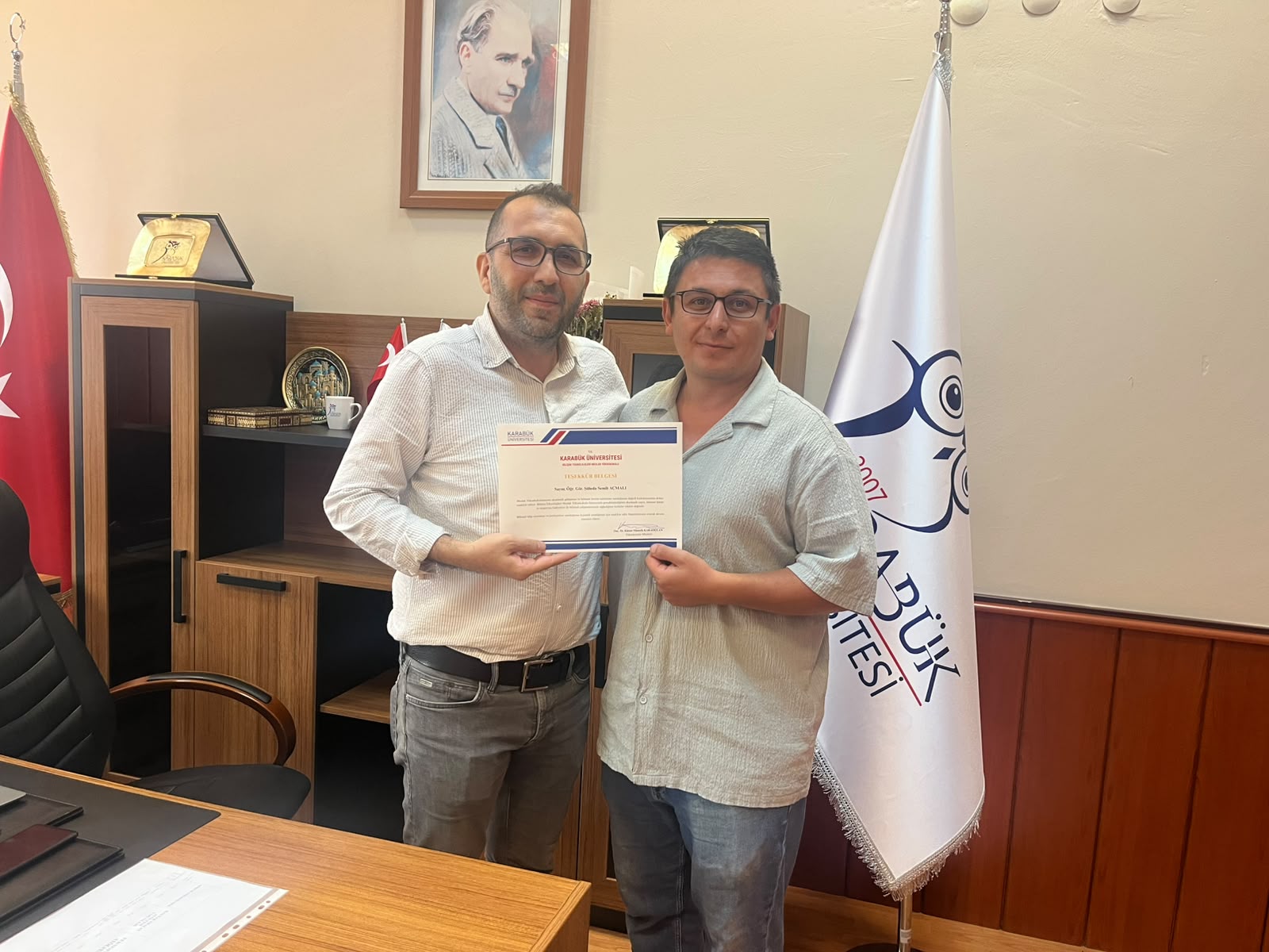 Akademik çalışmalara teşekkür sertifikası takdimi